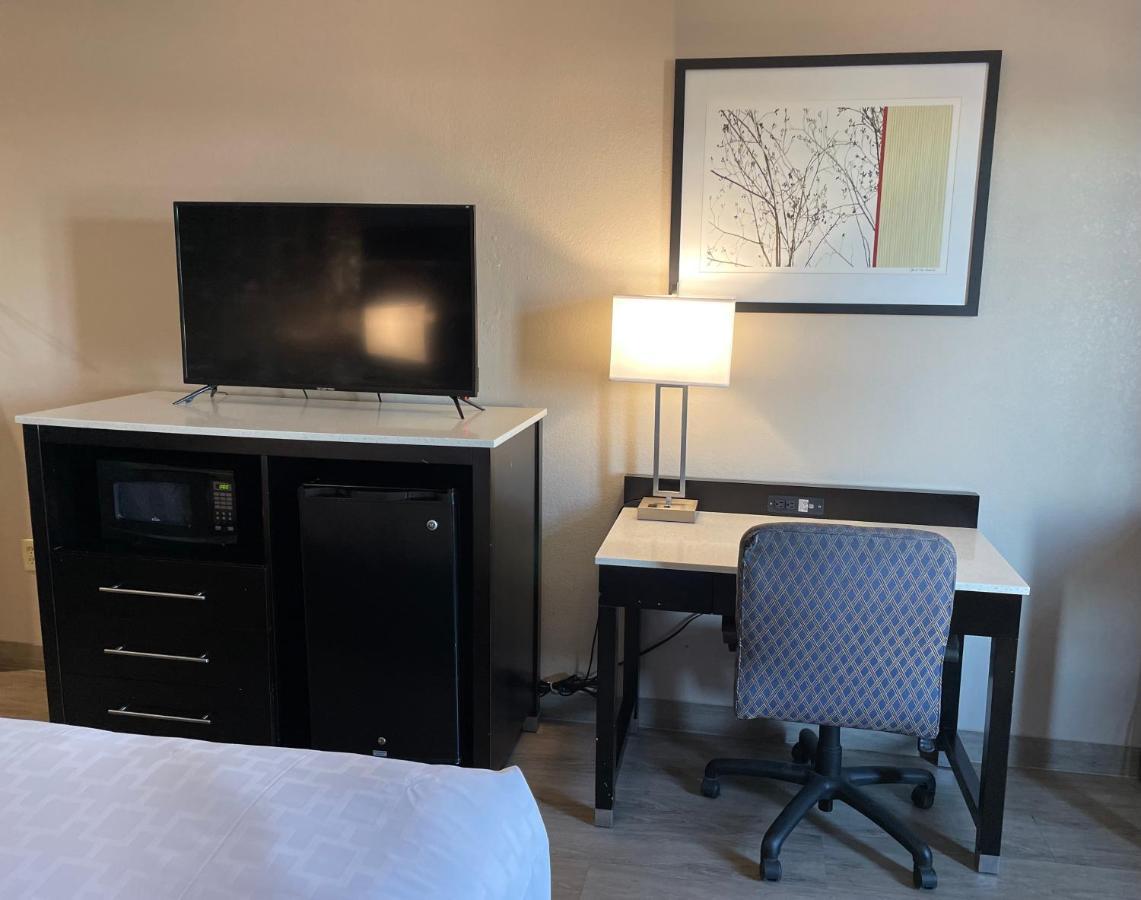 Clarion Pointe Atlanta Airport College Park Hotel Exterior photo