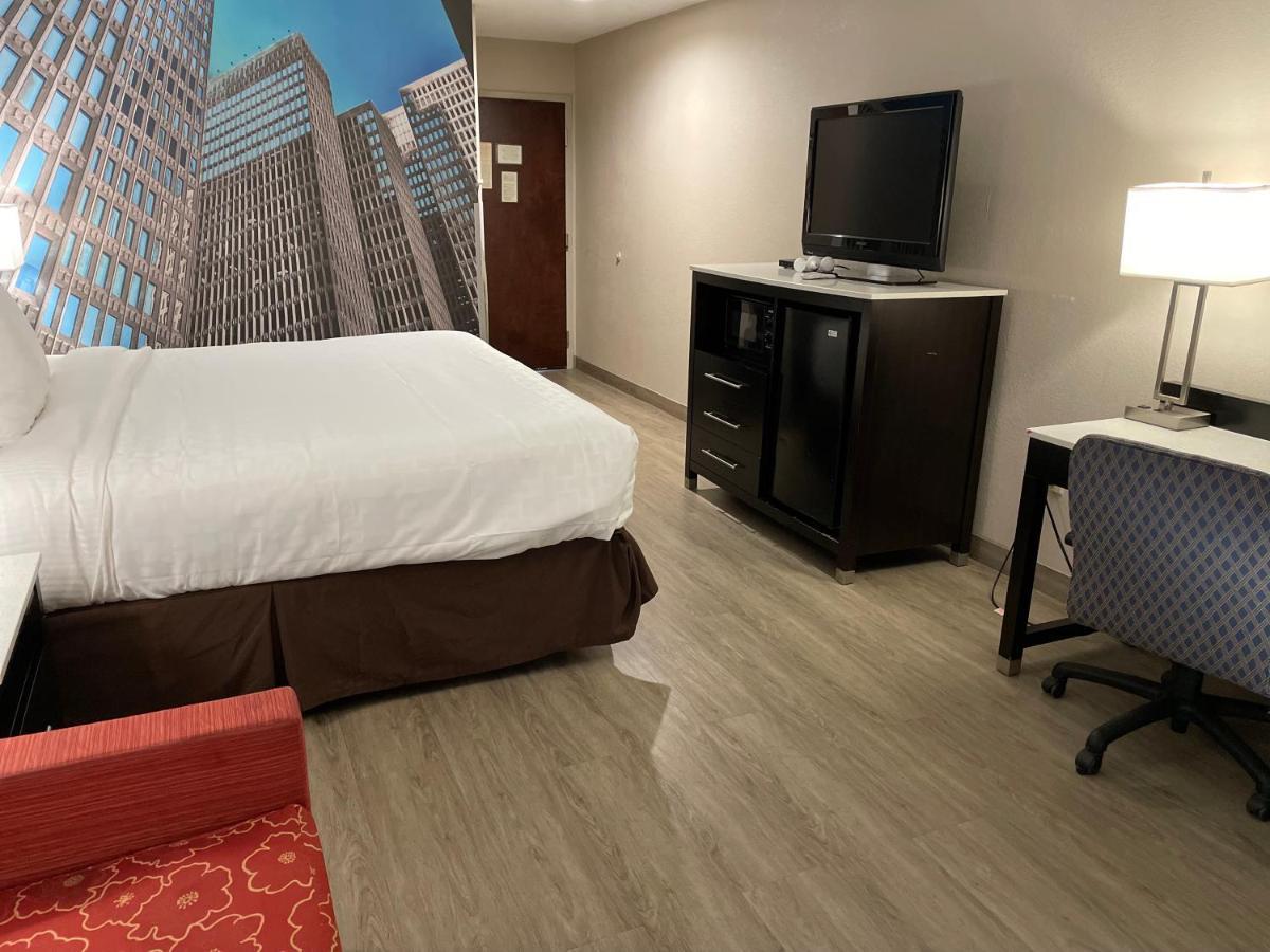 Clarion Pointe Atlanta Airport College Park Hotel Exterior photo