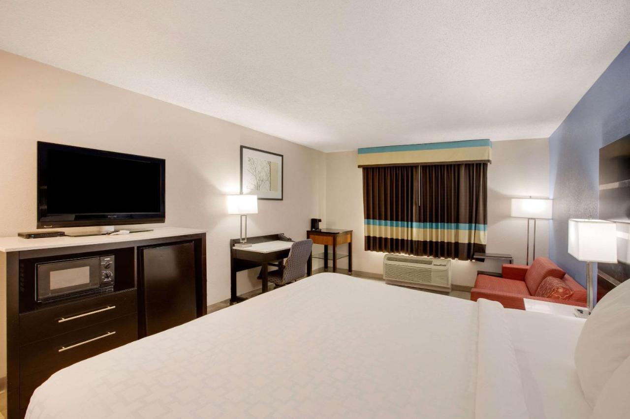 Clarion Pointe Atlanta Airport College Park Hotel Exterior photo