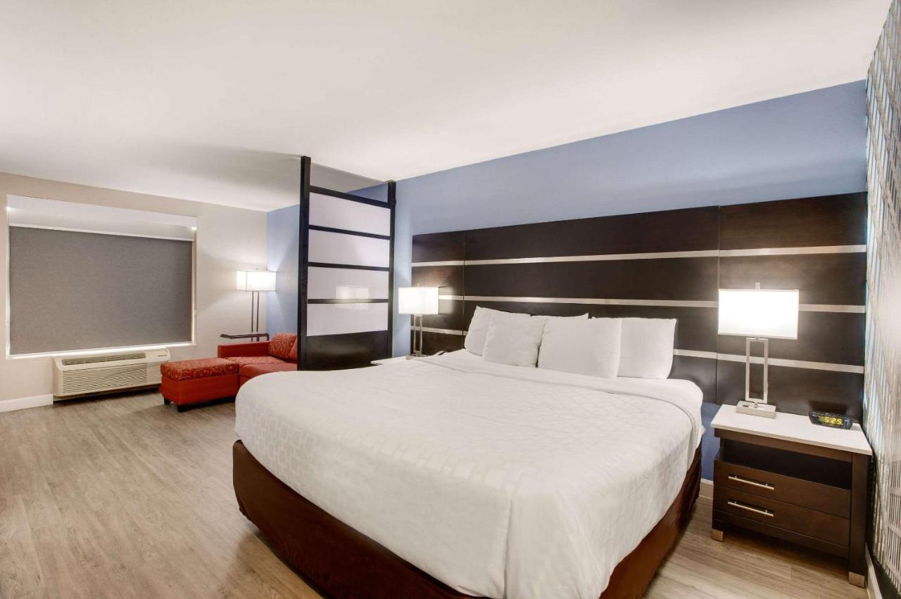 Clarion Pointe Atlanta Airport College Park Hotel Exterior photo