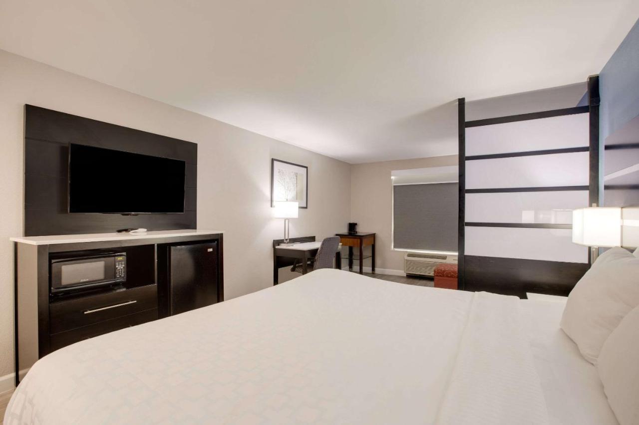 Clarion Pointe Atlanta Airport College Park Hotel Exterior photo