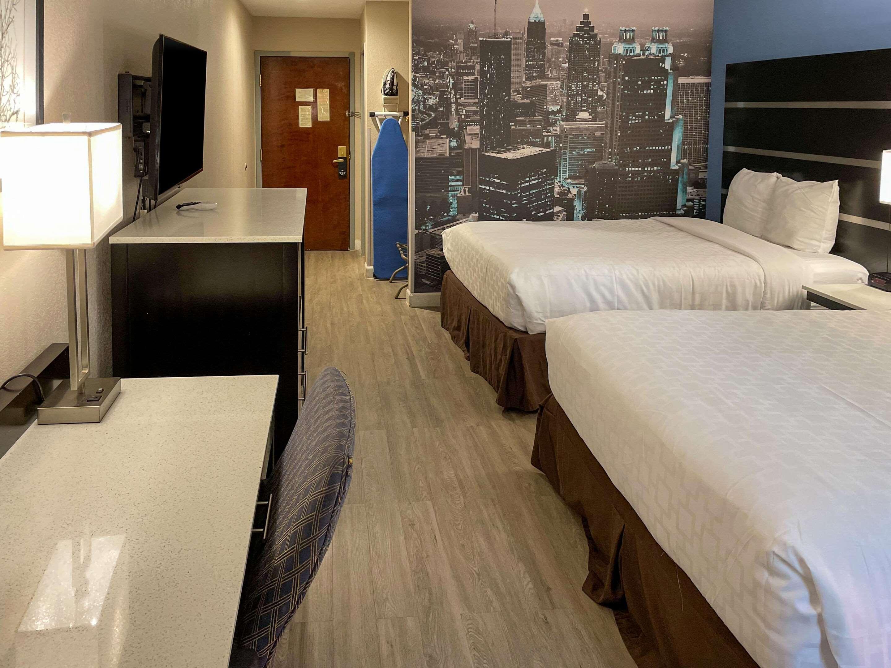 Clarion Pointe Atlanta Airport College Park Hotel Exterior photo