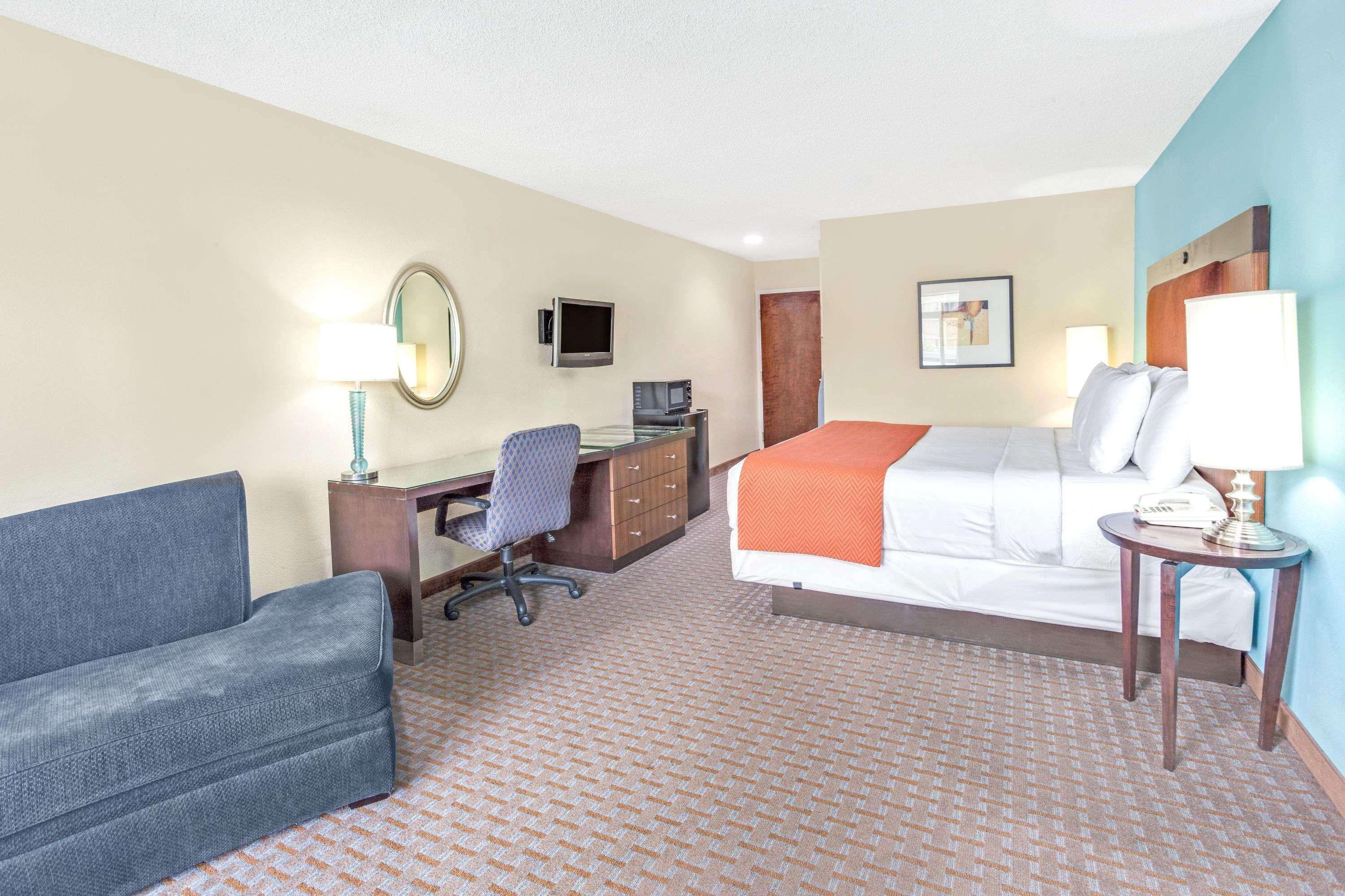 Clarion Pointe Atlanta Airport College Park Hotel Exterior photo