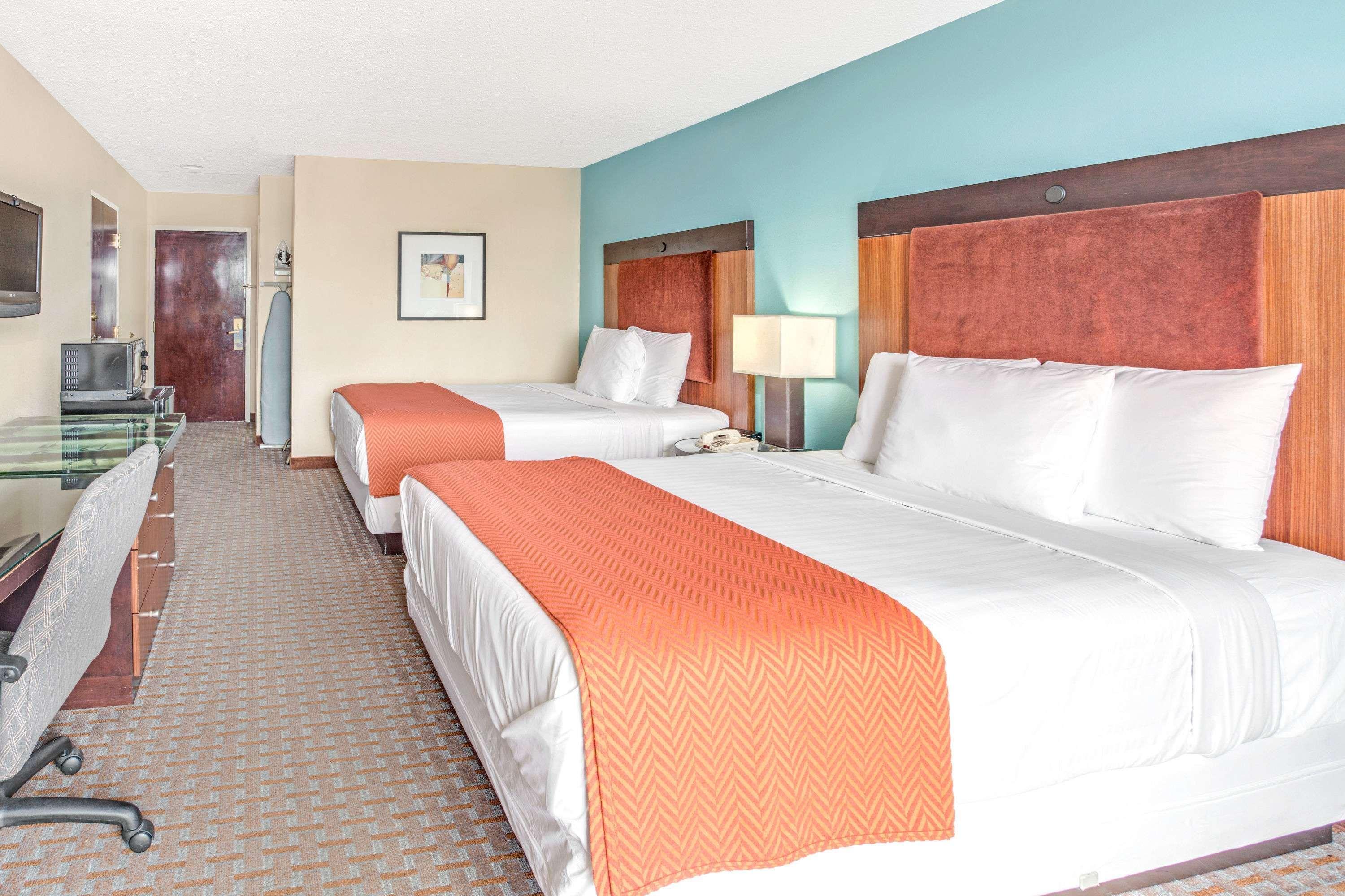 Clarion Pointe Atlanta Airport College Park Hotel Exterior photo