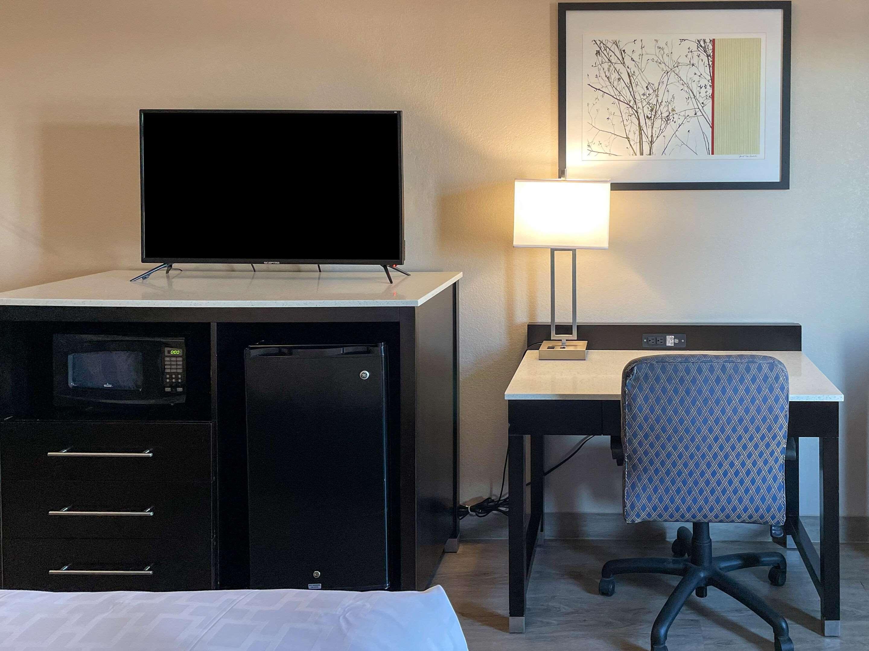 Clarion Pointe Atlanta Airport College Park Hotel Exterior photo