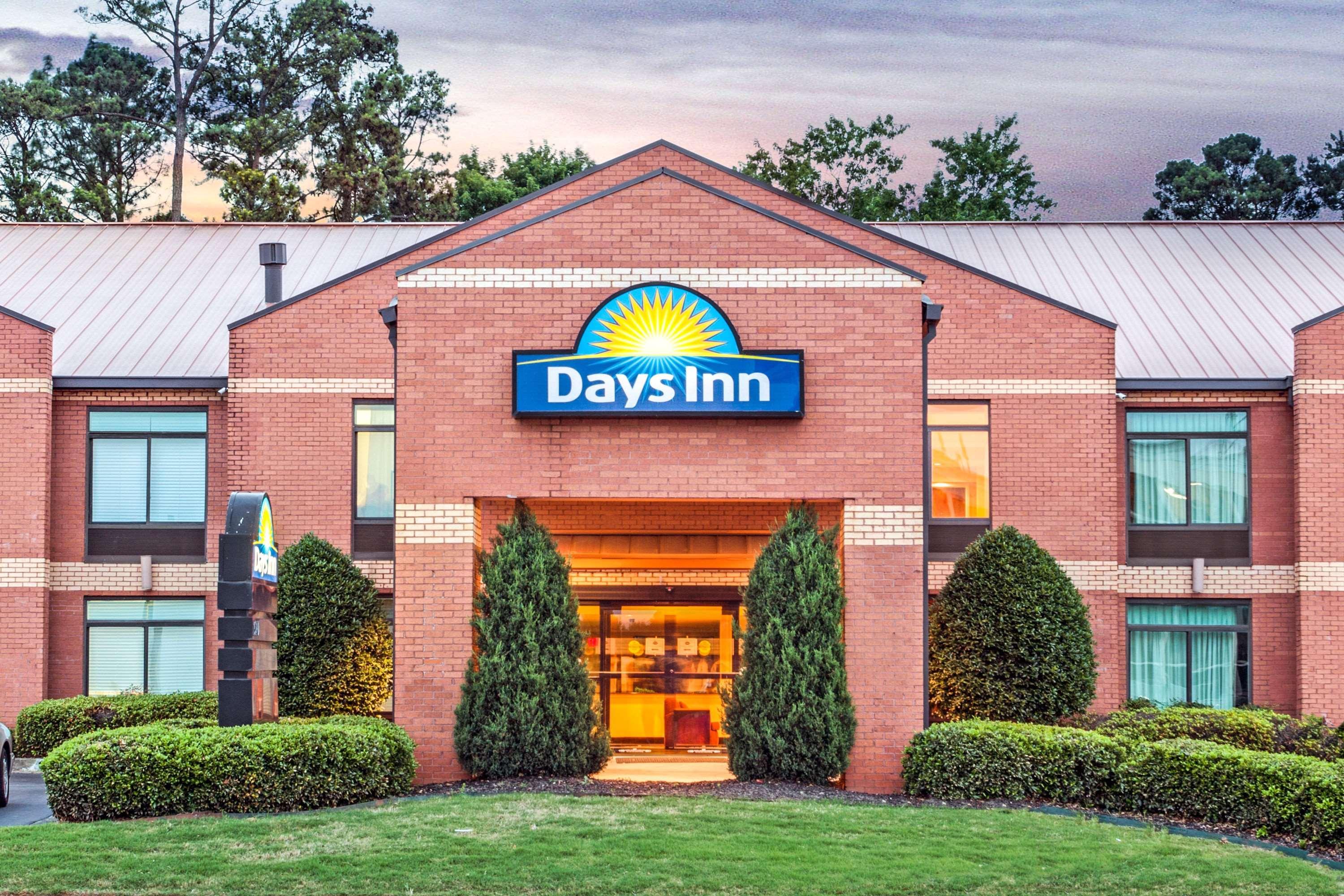 Clarion Pointe Atlanta Airport College Park Hotel Exterior photo